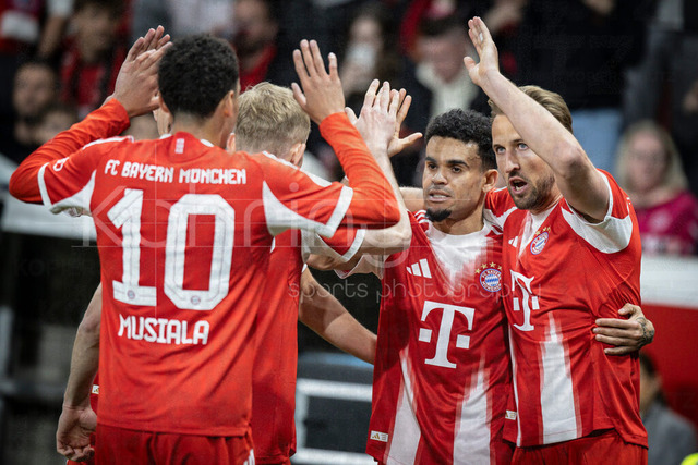 DFB Cup semifinal match Bayer 04 Leverkusen vs. FC Bayern Munich, 22.04.2026 | LEVERKUSEN, GERMANY - APRIL 22, 2026: Harry Kane (FC Bayern Muenchen, 8) celebrates scoring his team's first goal with teammates  during the German DFB Cup semifinal match between Bayer 04 Leverkusen vs. FC Bayern Munich at BayArena on April 22, 2026 in Leverkusen, Germany. DFL REGULATIONS PROHIBIT ANY USE OF PHOTOGRAPHS AS IMAGE SEQUENCES AND/OR QUASI-VIDEO.