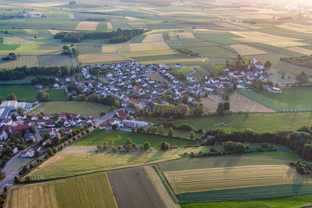 Luftbild: Ortsansicht von Osten im Ortsteil Hailtingen in Dürmentingen im Bundesland Baden-Württemberg in Deutschland. Foto: IMG_67508.jpg vom 08.06.2014 durch Werner Riehm/FLY-FOTO.de