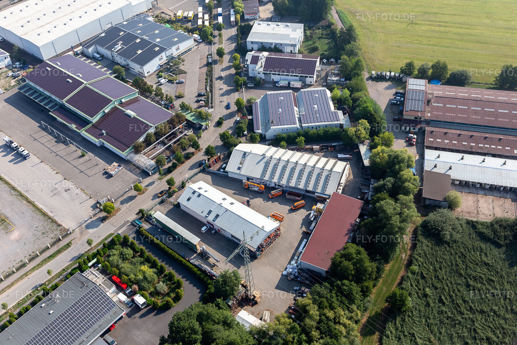 Luftbild: Gewerbegebiet und Firmenansiedlung Horst mit Dachdeckerei Mindum im Ortsteil Gewerbegebiet Horst im Ortsteil Minderslachen in Kandel im Bundesland Rheinland-Pfalz in Deutschland. Foto: IMG_117331.jpg vom 25.08.2019 durch Werner Riehm/FLY-FOTO.de