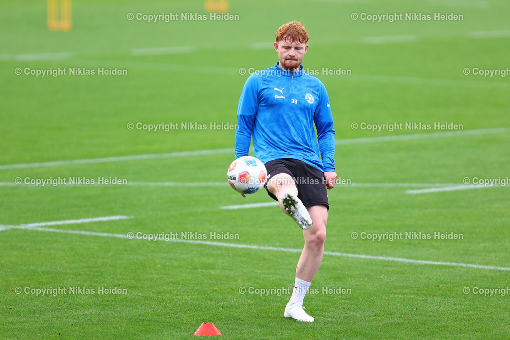NH_HolsteinKiel_Training_14102025 | #39 Robert Wagner (Holstein Kiel)Fußball I Herren I Training I Saison 2025-2026 I Holstein Kiel I 14.10.2025 I Citti-Fußballpark