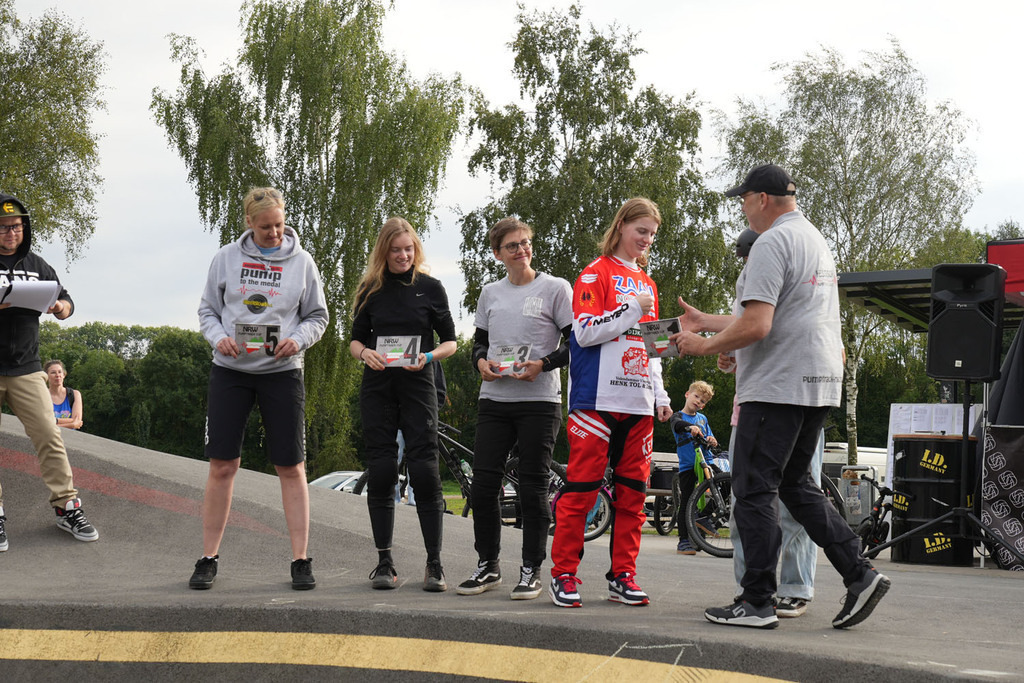 Siegerehrung_Pro-Women-A-3 | German Pumptrack Series - Realisiert mit Pictrs.com