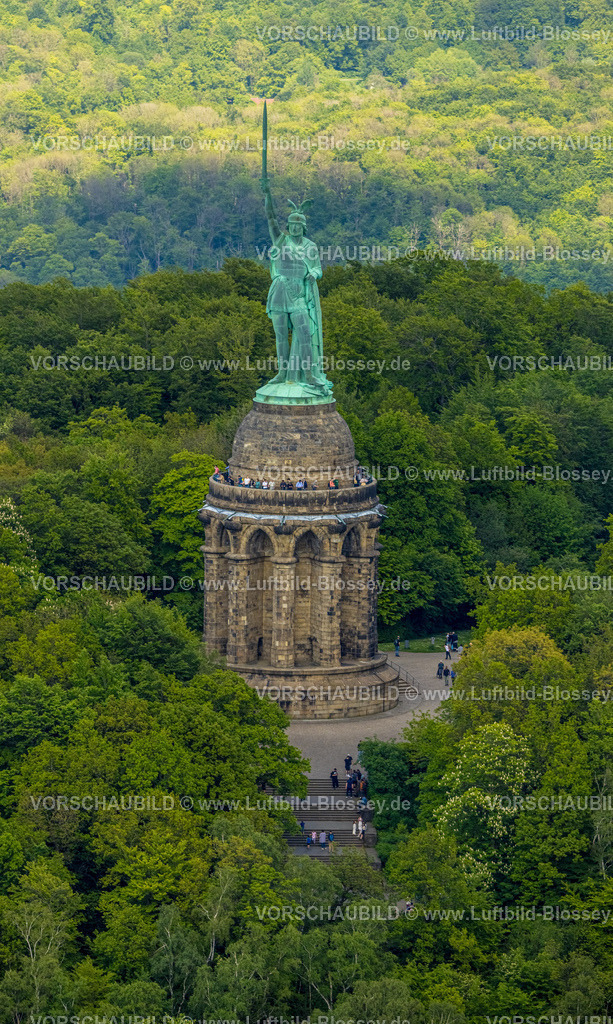 Detmold240505579Hermannsdenkmal | Luftbild, Hermannsdenkmal, kulturelle Statue des Cheruskerfürsten, nach Entwürfen von Ernst von Bandel, Teutoburger Wald, Hiddesen, Detmold, Ostwestfalen, Nordrhein-Westfalen, Deutschland