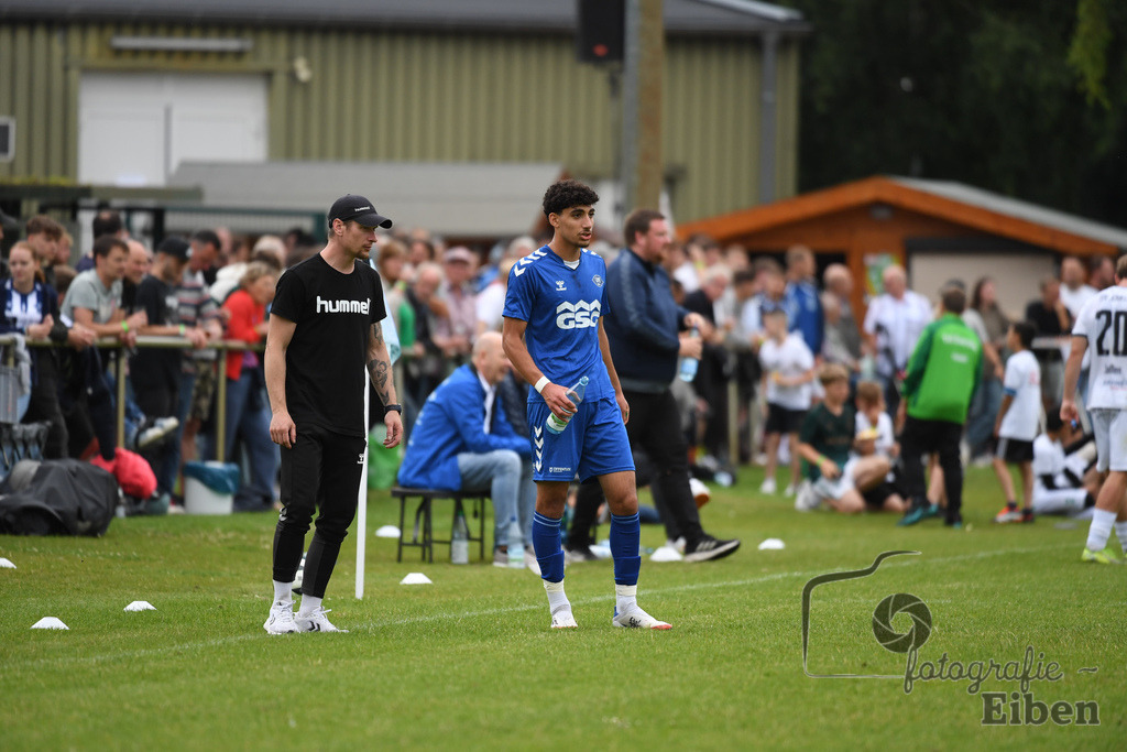 Sport-Duwe Cup | Sport-Duwe Cup Oldenburg; SSV Jeddenloh (weiß)-VFB Oldenburg (blau) am 05.07.2025 in Oldenburg (Sportanlage TuS Eversten), Photo: Philip Eiben 2025 - Realisiert mit Pictrs.com