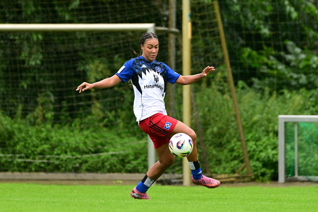 Fußball I Frauen I Saison 2025-2026 I Testspiel I Hamburger SV - FC Viktoria 1889 Berlin | Der Sportfotograf. - Realisiert mit Pictrs.com
