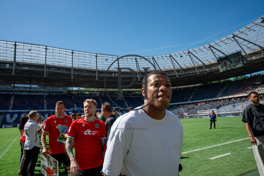 Hannover 96 vs SpVgg Fürth – 2. Bundesliga – 11.05.2025 | Szene aus dem 2. Bundesliga-Spiel des 33. Spieltags zwischen Hannover 96 und der SpVgg Früth am 11 Mai 2025 in der Heinz von Heiden Arena in Hannover. Endstand: 1:1. Fotografiert von Philipp Heist. - Realisiert mit Pictrs.com