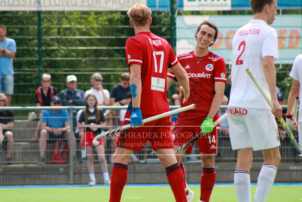 Teo Hinrichs und Tim Season BUNDESLIGA HERREN VF3 MHC-CHTC 21.05.2023 | lanaschraderfotografie - Realisiert mit Pictrs.com