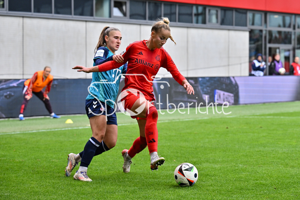 FC Bayern München Frauen - TSG 1899 Hoffenheim Frauen | im Duell Alena BIENZ (1. FC Koeln Frauen #11) und Giulia GWINN (FCB #7) / zweikampf / Frauen Bundesliga: FC Bayern München Frauen - 1. FC Köln Frauen, FC Bayern Campus am 05.10.2024
