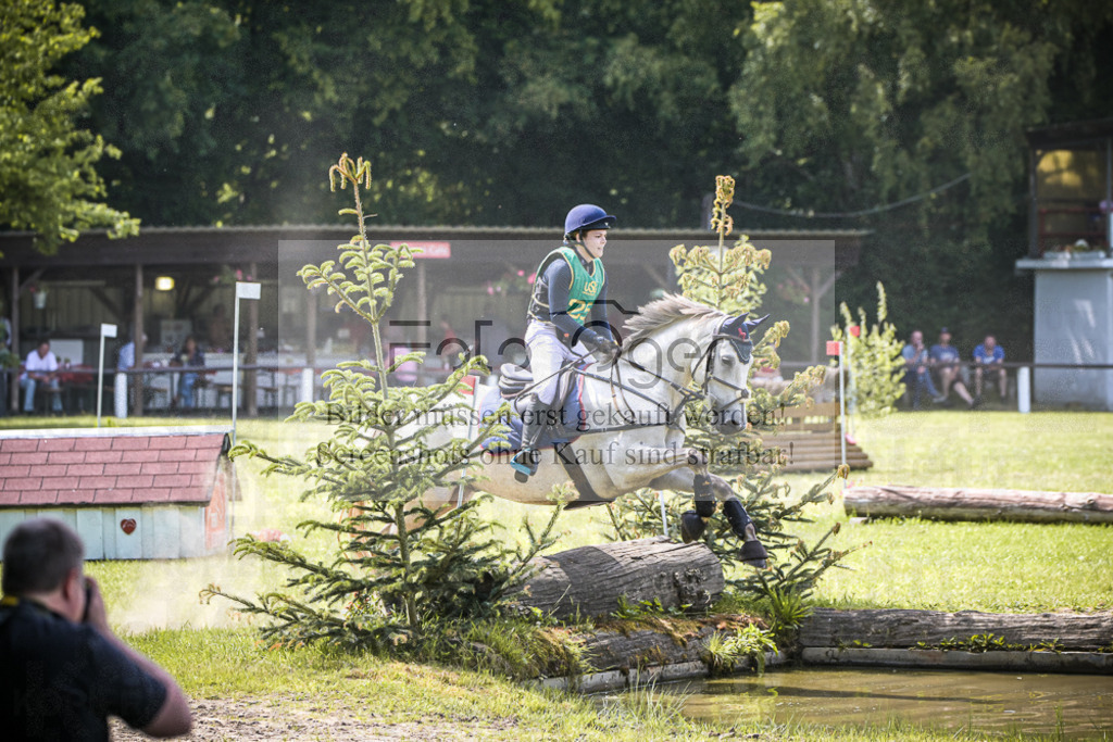 DOS_9431 | Entdecke hochwertige Reitturnierfotos von Foto Oger. Professionell, emotional und authentisch – jetzt Lieblingsmomente im Shop bestellen.Deutschlandweite Turnierfotografie. - Realisiert mit Pictrs.com