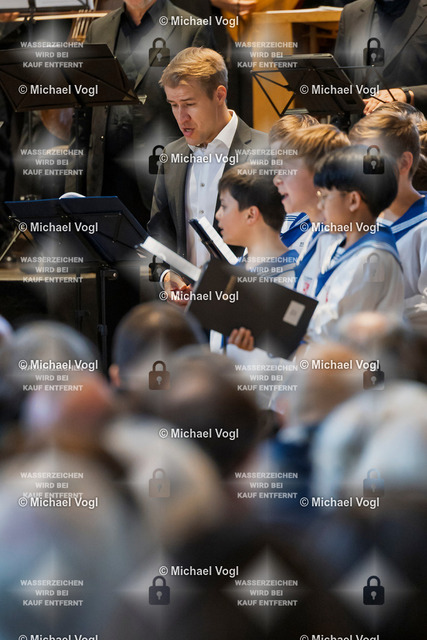 TAM25_K.11__Michael-Vogl_046_7822 | Tage Alter Musik Regensburg K.11 Dreieinigkeitskirche Ars Antiqua Austria (Österreich) St. Florianer Sängerknaben (Österreich) Splendor Austriae Höfischer Prunk in geistlichen Werken B.A. Aufschnaiter: Missa Laetemurine & H.I.F. Biber: Vesperae à 32 Franz Farnberger Einstudierung Gunar Letzbor Solovioline, Leitung Foto: Michael Vogl