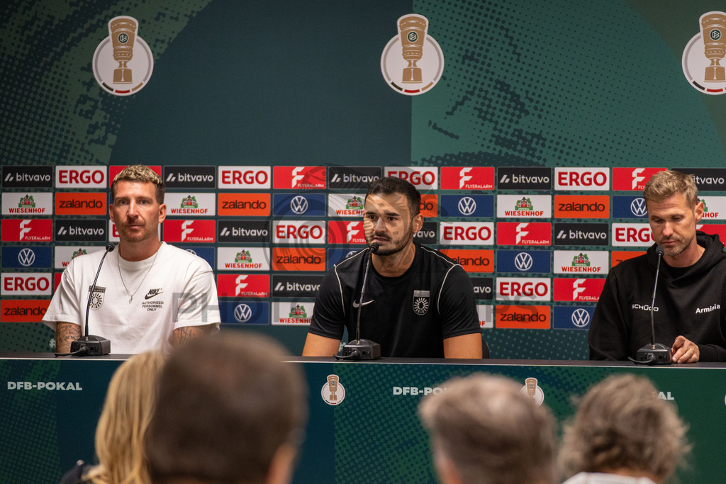 SG Sonnenhof Großaspach vs. Arminia Bielefeld, Fussball, DFB-Pokal, 1. Runde, 22.08.2026 | Lucca Volkmer (Pressesprecher SG Sonnenhof Großaspach),SG Sonnenhof Großaspach vs. Arminia Bielefeld, Fussball, DFB-Pokal, 1. Runde, 22.08.2026,DFB regulations prohibit any use of photographs as image sequences and/or quasi-video