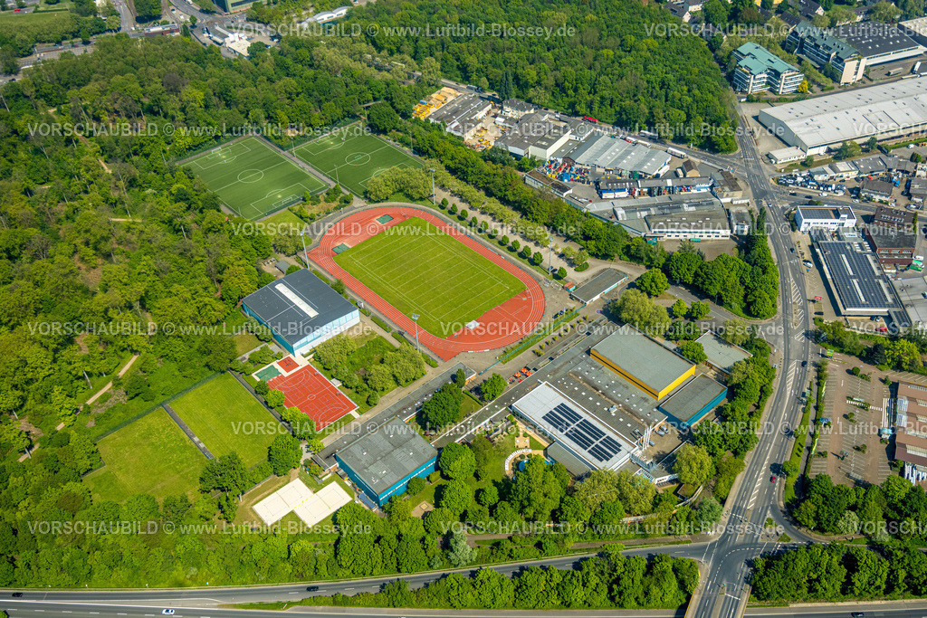 Duesseldorf240501417 | Luftbild, Sportpark Niederheid Fußballstadion und Leichtathletikstadion, Familienbad Niederheid, Gewerbegebiet Nürnberger Straße, Holthausen, Düsseldorf, Rheinland, Nordrhein-Westfalen, Deutschland