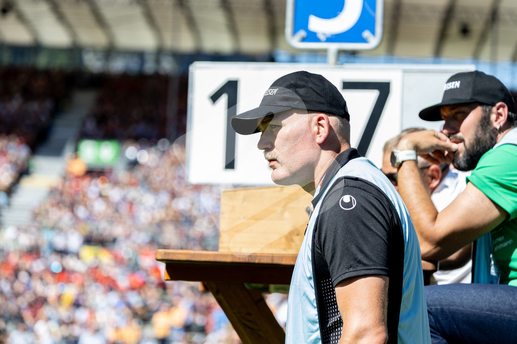 ESAF2025_07Gang_6869 | Die Schwinger des Schwyzer Kantonalen Schwingerverbandes: Fotos, die Dynamik und Leidenschaft festhalten, sowie emotionale Momente aus dem traditionellen Schwingsport zeigen. - Realisiert mit Pictrs.com