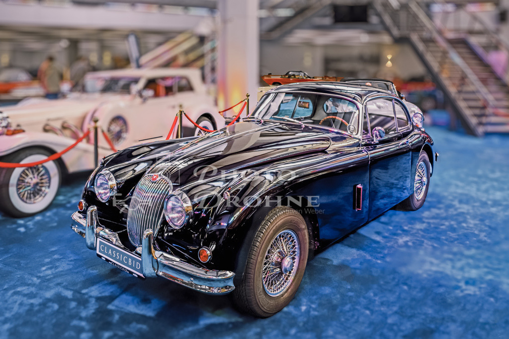 Jaguar XK 150-2631 | Der Jaguar XK 150 ist ein klassisches Sportwagen-Modell des britischen Automobilherstellers Jaguar, das von 1957 bis 1961 produziert wurde. Es war der letzte in der XK-Serie von Jaguar und wurde als Nachfolger des XK 140 eingeführt. - Realisiert mit Pictrs.com