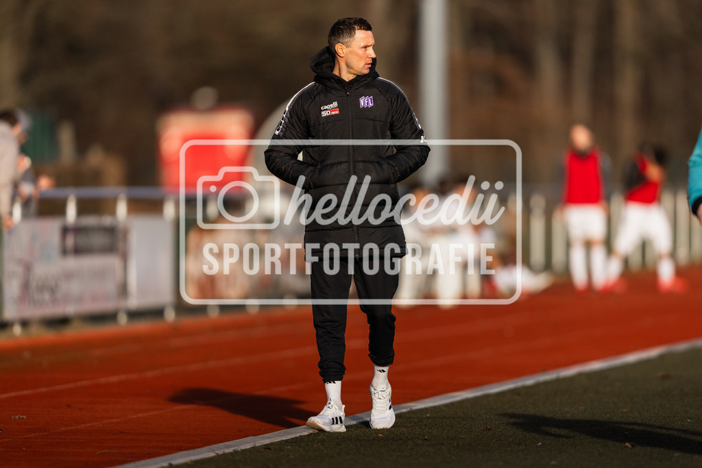 Fußball I Herren I Saison 2025-2026 I Freundschaftsspiel I VFL Osnabrück A-Junioren - JFV Bremen-075 | Tim Danneberg (Trainer, VFL Osnabrück A-Junioren) - Realisiert mit Pictrs.com
