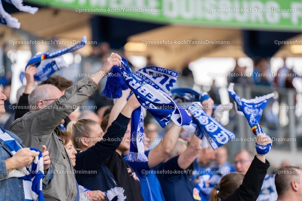 xYDR22032501056 | 22.03.2025, xydrx, Fußball, MSV Duisburg - SC Union Nettetal, Niederrheinpokal Halbfinale, Schauinsland-Reisen Arena: MSV Fans schwenken Schalls