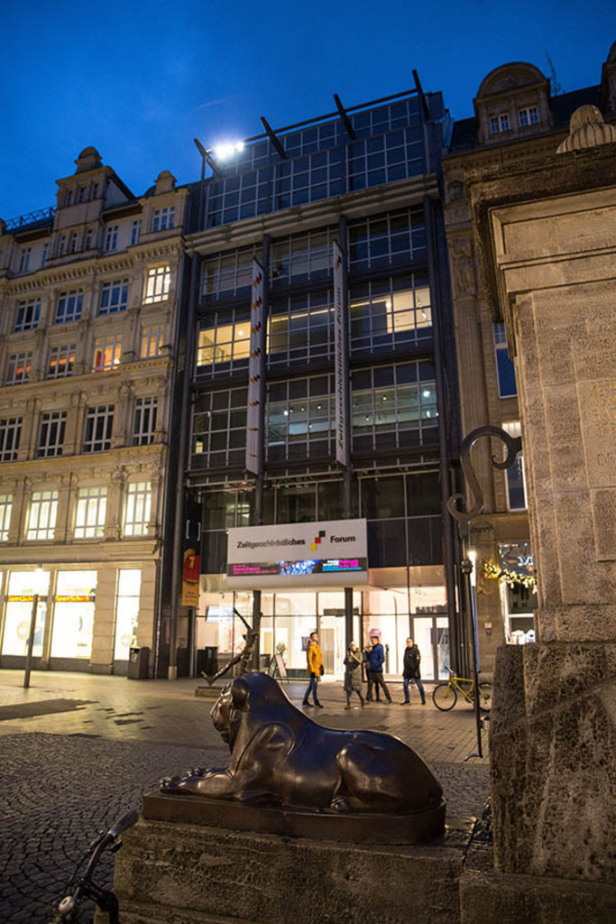 Zeitgeschichtliches Forum Leipzig | Das Team hinter BILDLEXIKON LEIPZIG bündelt historische wie aktuelle Informationen über die Stadt Leipzig in Text und Bild auf einer Plattform und stellt diese der interessierten Öffentlichkeit zur Verfügung.
