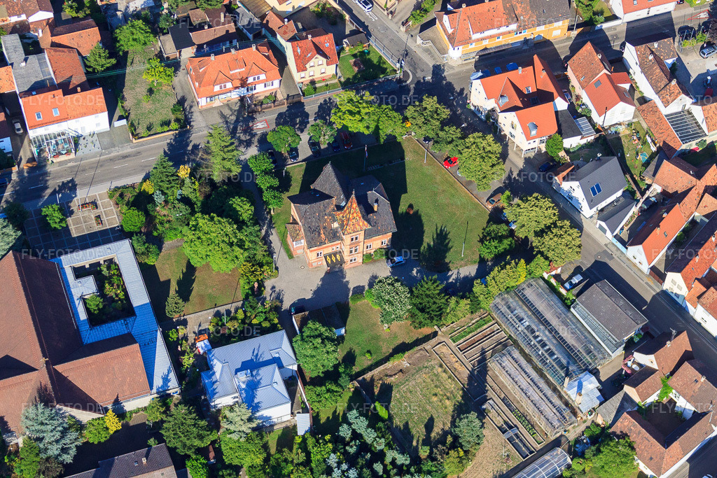 Luftbild: Rathaus Jockgrim in Jockgrim im Bundesland Rheinland-Pfalz in Deutschland. Foto: IMG_42469.jpg vom 27.06.2011 durch Werner Riehm/FLY-FOTO.deJockgrim / Verbandsgemeinde Jockgrim