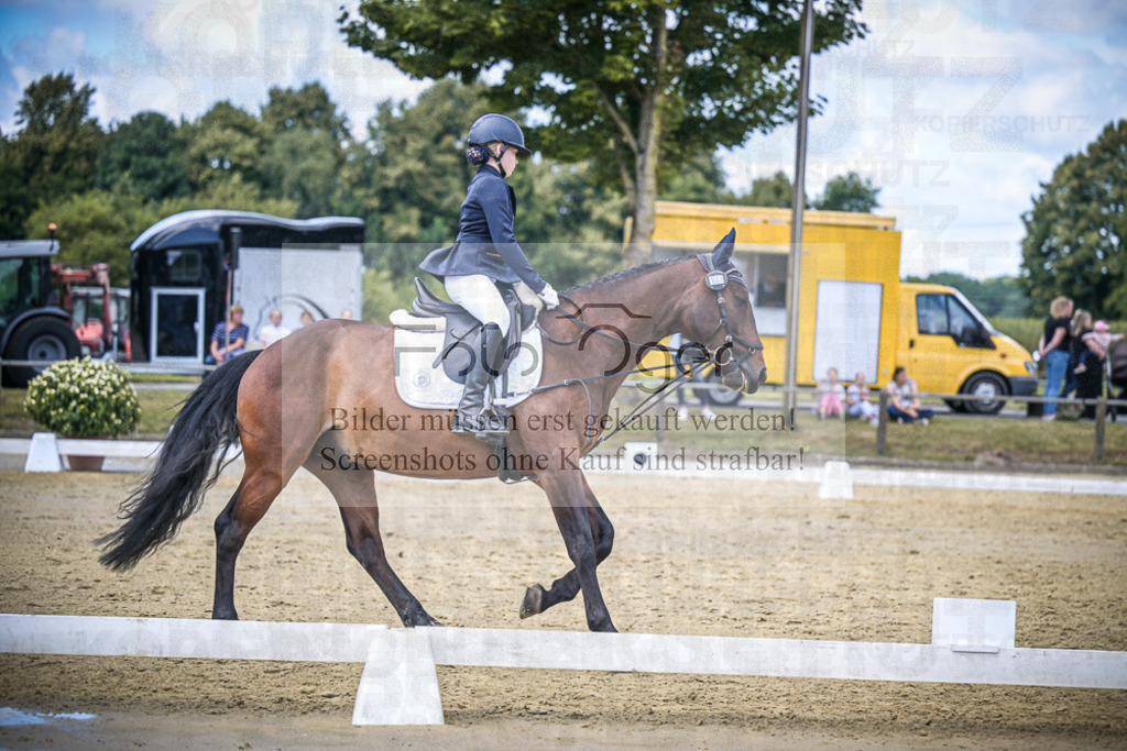 DOS_6494 | Entdecke hochwertige Reitturnierfotos von Foto Oger. Professionell, emotional und authentisch – jetzt Lieblingsmomente im Shop bestellen.Deutschlandweite Turnierfotografie. - Realisiert mit Pictrs.com