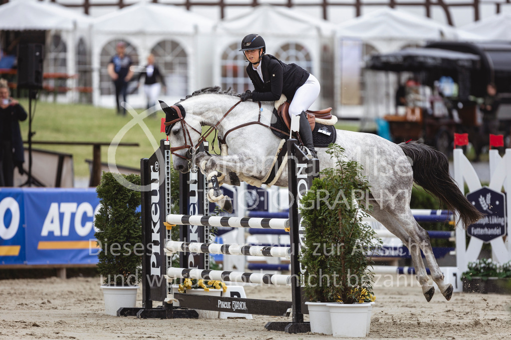 240712_BHO_A2-Springen-2-229 | Deine schönsten Turniermomente als professionelle Fotos! Entdecke hochwertige Pferdesport-Fotografie im Online-Shop. Jetzt Fotos finden & bestellen!