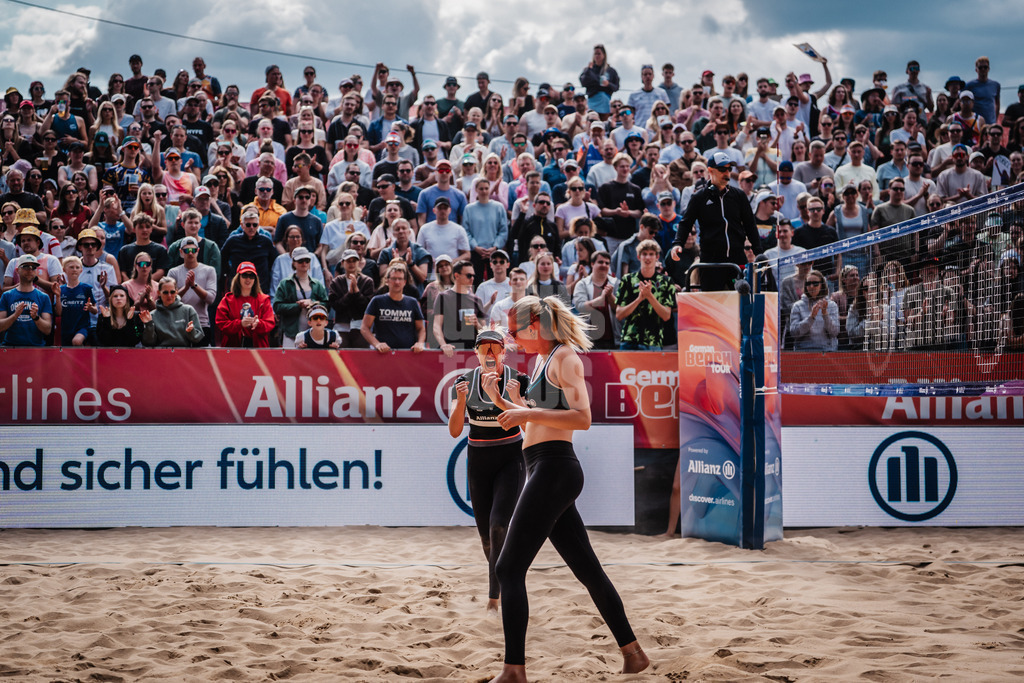 Beachvolleyball | Frauen | Allianz German Beach Tour 2025 | Tourstop Düsseldorf | 17.05.2025 | v.l. Chenoa Christ und Anna-Chiara Reformat jubeln nach dem Satzgewinn