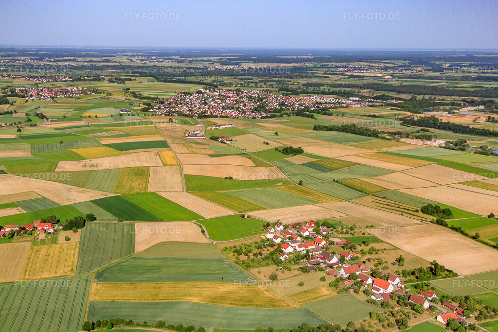 Luftbild: Ortsansicht aus Westen im Ortsteil Aufhofen in Schemmerhofen im Bundesland Baden-Württemberg in Deutschland.Foto: IMG_67392.jpg vom 08.06.2014 durch Werner Riehm/FLY-FOTO.deAuflösung des Originals: 4752 x 3168 px