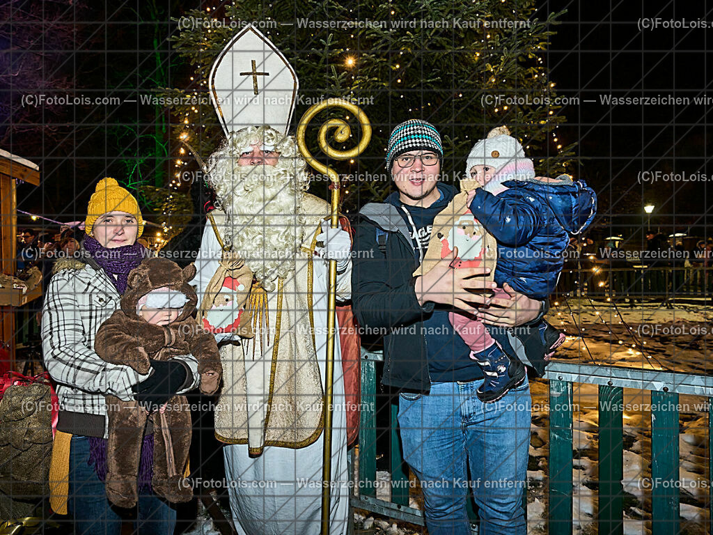 ALP4821_Wieselburger Advent_NikolausAbend_Familie Krug | (C)FotoLois.com, Alois Spandl, WIESELBURGER ADVENT, der Nikolaus kommt zu den Kindern und bringt Geschenke, Fr 8. Dez. 2023.