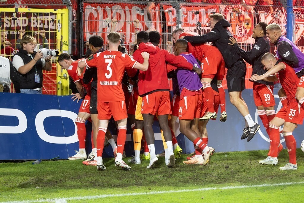 Fußball DFB-Pokal 2026/27, 1. Runde: Waldhof Mannheim gegen 1. FC Kaiserslautern | Fußball DFB-Pokal 2026/27, 1. Runde: Waldhof Mannheim gegen 1. FC Kaiserslautern***Riesiger Jubel beim FCK nach dem spielentscheidenden 1:0 durch Ibrahim Kanate in der 120. Spielminute - Realisiert mit Pictrs.com