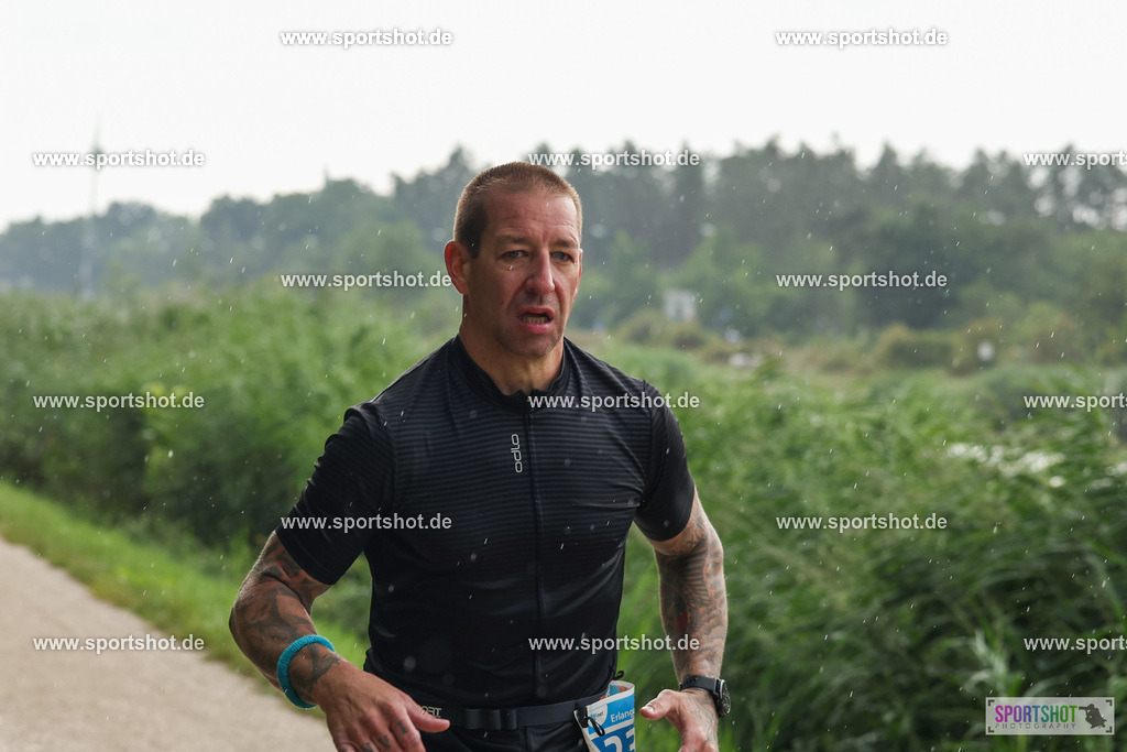 LUR_1416 | 34. M-net Erlanger Triathlon 2025 #erlangertriathlon  #mnettriathlon2025 #mnettriathlon #team #olympischedistanz #mitteldistanz #triathlon #maindonaukanal  #erlangertriathlon2025 #yourpictrs #tv1848 #tv1848erlangen  #triathlonbayern #sportinerlangen #demsportverbunden #sportshot_your_pictrs Copyright: www.sportshot.de