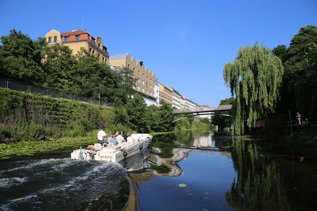 Karl-Heine-Kanal an der Merseburger Straße | Entdecke über 20 Kategorien Leipzig-Motive: Foto-Downloads, hochwertige Poster, Leinwand- & Fine-Art-Prints. Jetzt Lieblingsfoto im Bildlexikon Leipzig Shop bestellen!