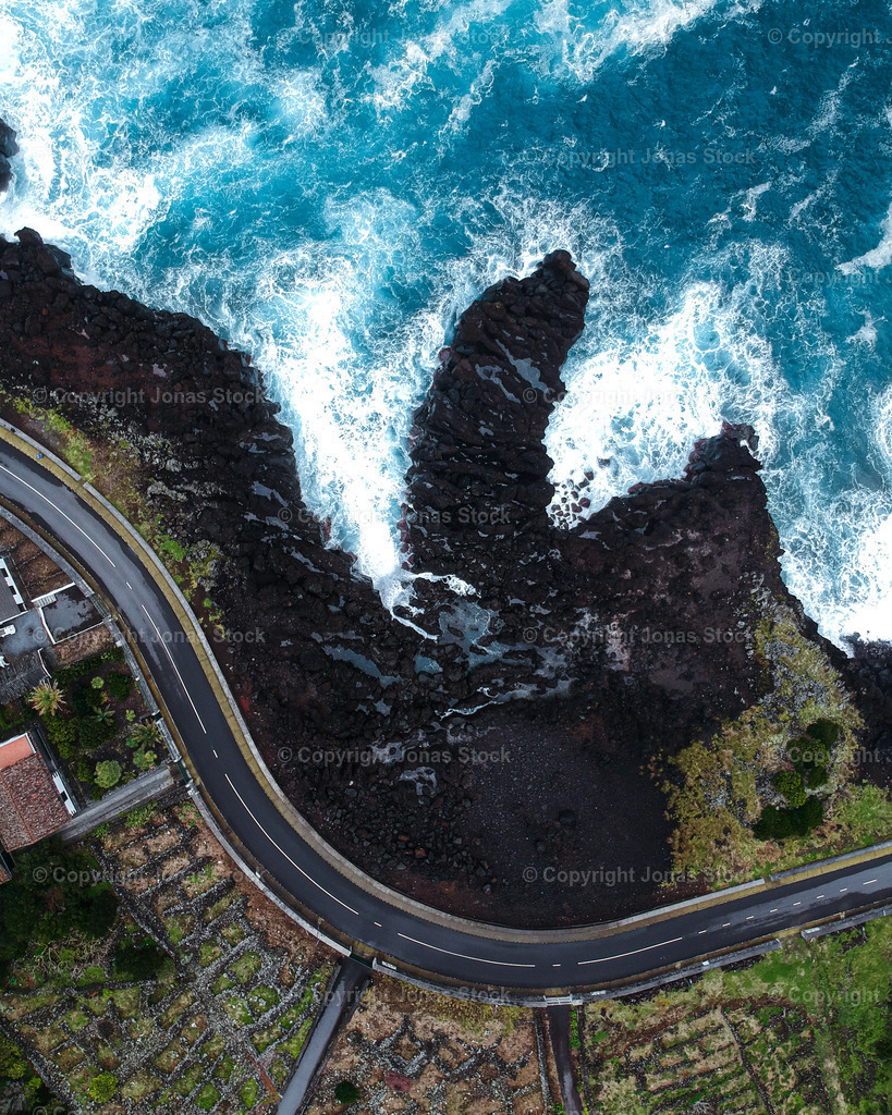 Azores | Aerial shot of the coastal road in Azores.  - Realisiert mit Pictrs.com