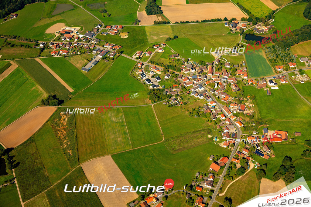 Das Luftbild zeigt : Fronau Roding - Die Luftaufnahme wurde 2023 vom UL-Flugzeug aus erstellt ( keine Drohne ) - Hochauflösende Luftaufnahme - Für grossformatige Ausdrucke geeignet. Die Geschenkidee !Mit Lizenz und Bildrechte bestellbar