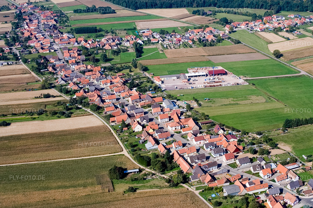 Luftbild: Ortsansicht aus Südosten mit HR Entreprise de Construction René Hemmerlé in Schleithal im Bundesland Bas-Rhin in Frankreich.Foto: IMG_13595.jpg vom 28.09.2008 durch Werner Riehm/FLY-FOTO.deAuflösung des Originals: 3338 x 2225 pxWWW.HEMMERLE-CONSTRUCTION.COM