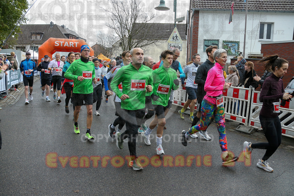 251130_1134_EX1_8080 | Sportfotografie im Rhein-Sieg Kreis, Köln, Bonn, NRW, Rheinland Pfalz, Hessen, etc. Unser Tätigkeitsfeld umfasst den Laufsport vom Volkslauf über den Marathon, Duathlon, Triathon bis zum Ultralauf wie Kölnpfad Ultra oder Schindertrail.