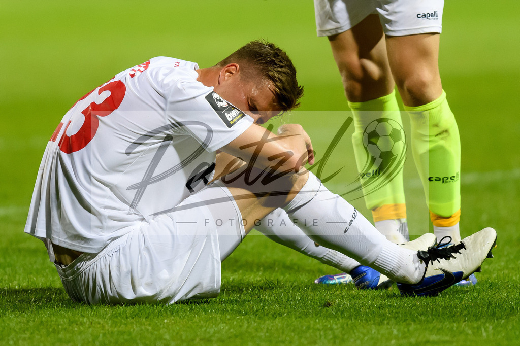 OSNVKO20210906_52 | Fussball, Herren: Moritz Fritz (FC Viktoria Koeln) enttaeuscht beim Spiel der 3. Liga zwischen VfL Osnabrueck und FC Viktoria Koeln im Stadion an der Bremer Bruecke am 06.09.2021 in Osnabrueck, Deutschland.DFB / DFL REGULATIONS PROHIBIT ANY USE OF PHOTOGRAPHS AS IMAGE SEQUENCES AND/OR QUASI-VIDEO. - Realisiert mit Pictrs.com
