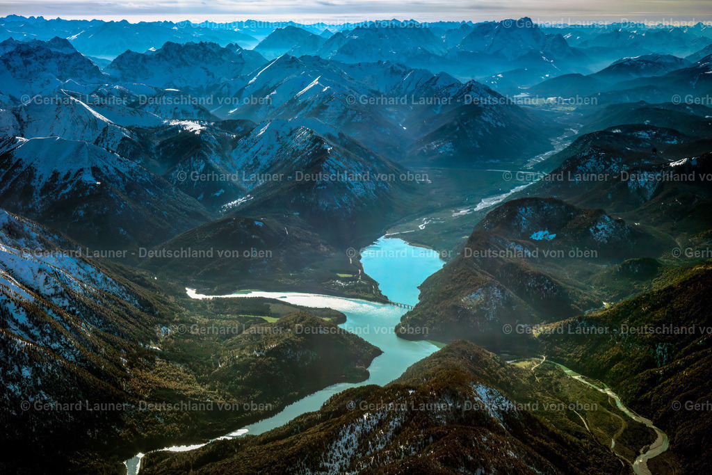 2991214 | Blick über die Isar und Sylvenstein Stausee in Richtung Zugspitze