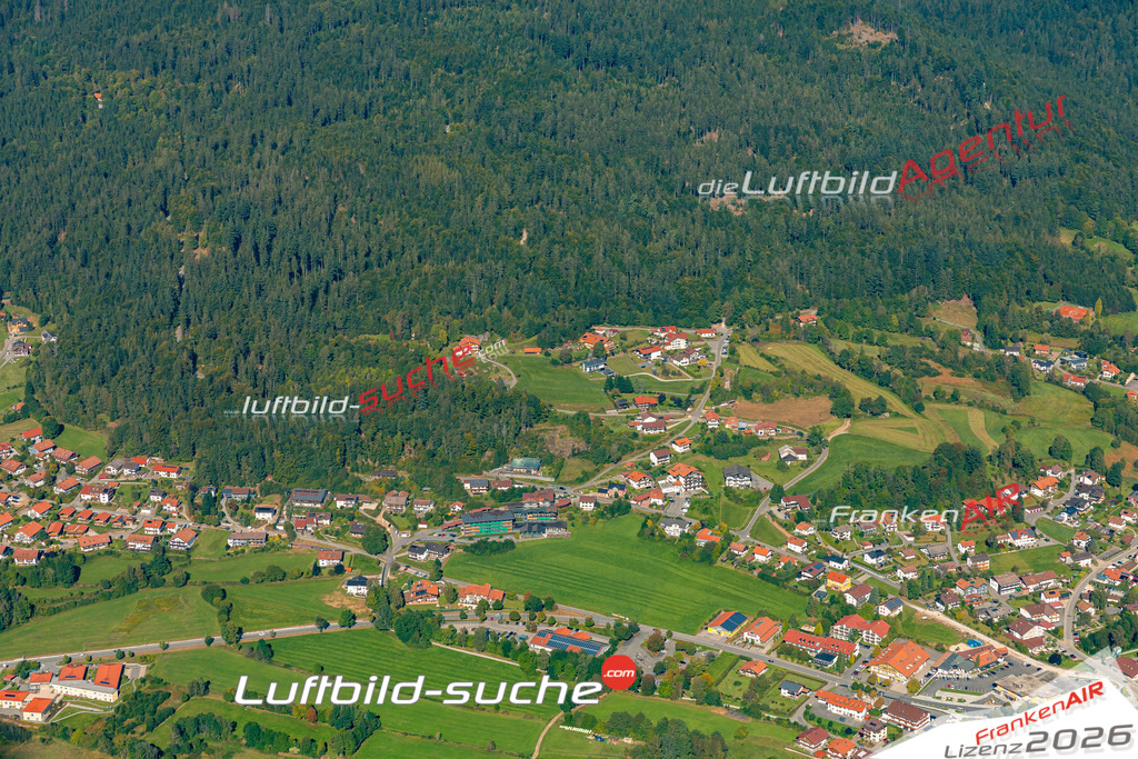 Das Luftbild der Stadt Bodenmais wurde 2021 vom Flugzeug heraus erstellt (keine Drohne) Aufnahmehöhe ca.450 Meter- hohe Bildauflösung und Druck-Qualität garantiert!