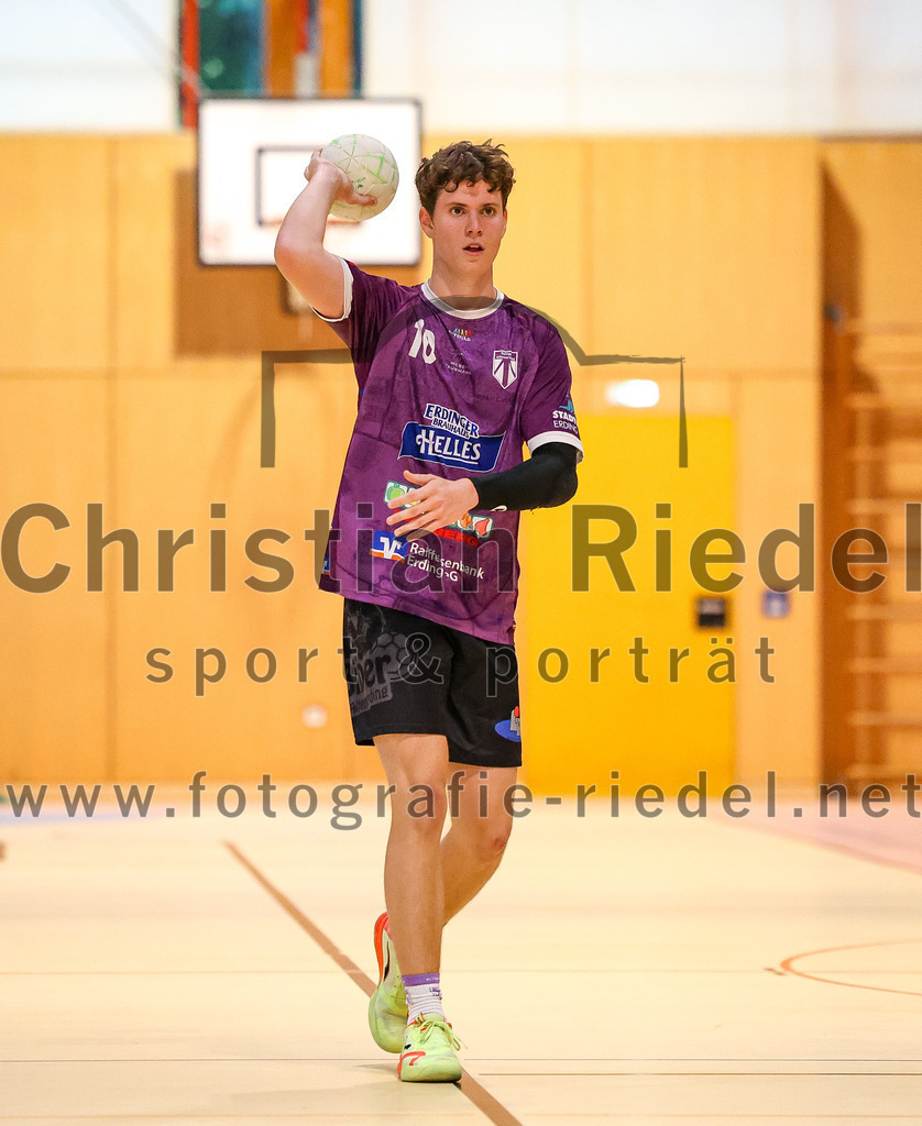 2024-09-21_041_SpVgg_Altenerding_gegen_TSV_1861_Mainburg | Erding, Deutschland, 21.09.2024:Handball, Bezirksoberliga Männer 2024 / 2025, 1. Spieltag, SpVgg Altenerding gegen TSV 1861 Mainburg, Endergebnis: 36:20Tim Steininger (SpVgg Altenerding, #10)Foto: Christian Riedel / fotografie-riedel.net