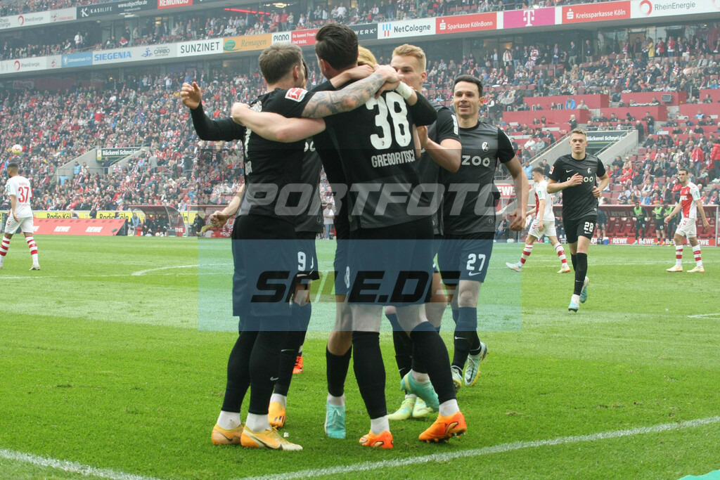 1. FC Köln - SC Freiburg | Freiburger Torjubel - © Sportfoto-Sale (MK) - Realisiert mit Pictrs.com