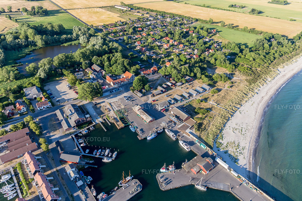 Vue aérienne: Vue de la ville à Borre dans le département Sjaelland, Danemark. Photo: IMG_108548.jpg prise le 04/07/2018 par Werner Riehm/FLY-FOTO.euRésolution de l'original: 5472 x 3648 px