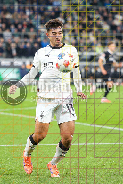 Borussia Mönchengladbach vs SC Freiburg - Bundesliga  | Mönchengladbach, Deutschland, 05.10.25:   Jens Castrop (Borussia Mönchengladbach) in Aktion am Ball, Einzelaktion waehrend des Spiels der Bundesliga zwischen Borussia Mönchengladbach vs SC Freiburg im Stadion im Borussia Park(Foto von Brauer-Fotoagentur / Adrian Schlueter)
