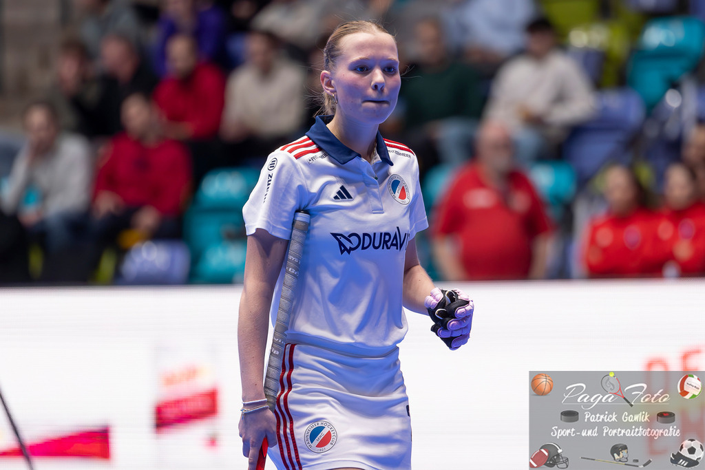 Volvo E.R.B. Final 4 Halbfinale Frauen: Mannheimer HC - Düsseldorfer HC, 25.01.2025 | Linda Bens (Mannheimer HC #24), Freisteller, Portrait, Porträt, Mannheimer HC - Düsseldorfer HC, Frankfurt, Süwag Arena, 25.1.2025 - Realisiert mit Pictrs.com
