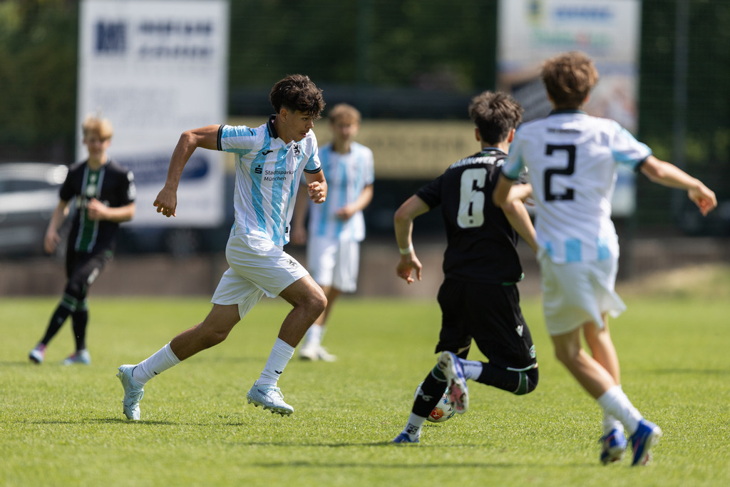 Fußball I Männer I 40. Pfingscup Hollage I 13054 | realhellocedii - Realisiert mit Pictrs.com