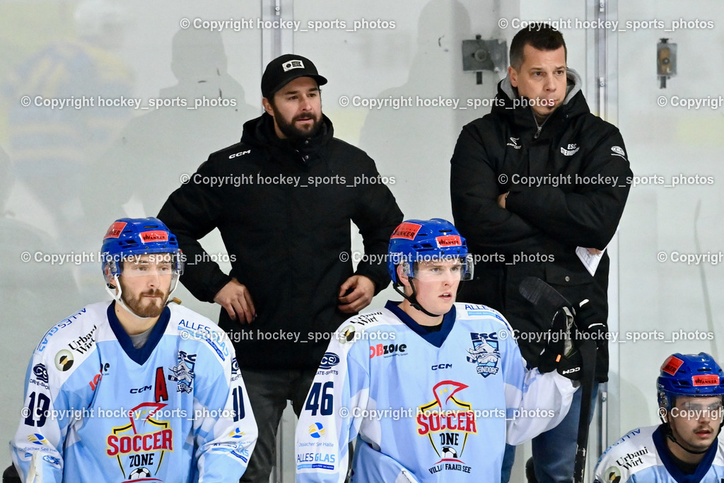 ESC Steindorf vs. EHC Althofen 4.11.2023 | Spielerbank ESC Steindorf, #19 Friedrich Lukas, Assistentcoach ESC Steindorf Daniel Gasser, #46 Maurer Julian, Headcoach ESC Steindorf MAYER Michael