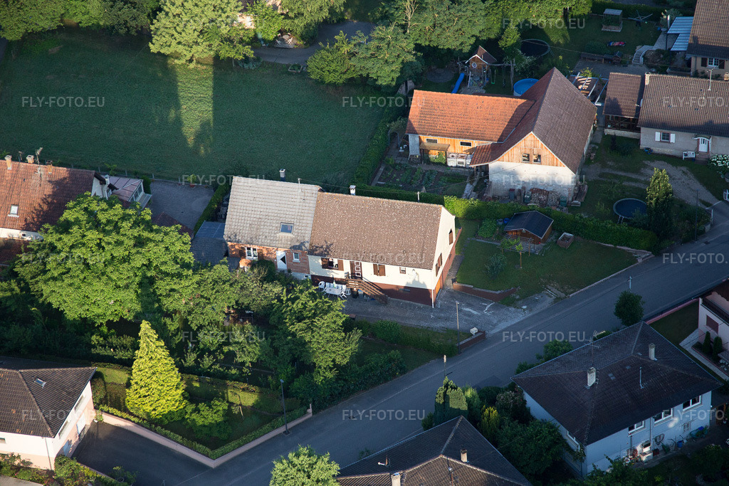 Vue aérienne: Vue de la ville à Scheibenhard dans le département Bas Rhin, France. Photo: IMG_082891.jpg prise le 26/06/2015 par Werner Riehm/FLY-FOTO.euRésolution de l'original: 5472 x 3648 px