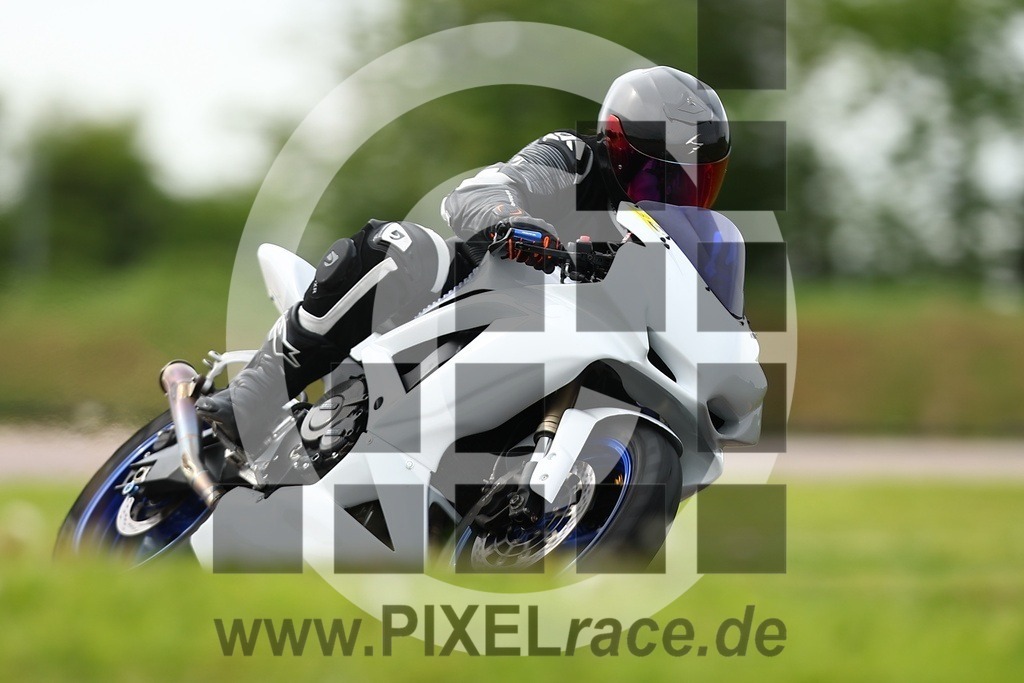 0001_5-20260503_00686 | Schöne Erinnerungen an spannende Momente - das festzuhalten ist unser Job. PIXELrace.de ist seit 2003 auf den Rennstrecken Europas unterwegs um die Action draußen beim Fahren und die wunderbare Stimmung imm Fahrerlager für euch einzufangen.