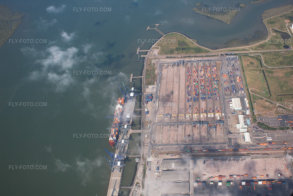 Aerial view: View of the town in Port Victoria in the state England, Great Britain. – Photo: IMG_58632.jpg taken on 07/18/2013 by Werner Riehm/FLY-FOTO.com – Resolution of the original: 4477 x 2984 px