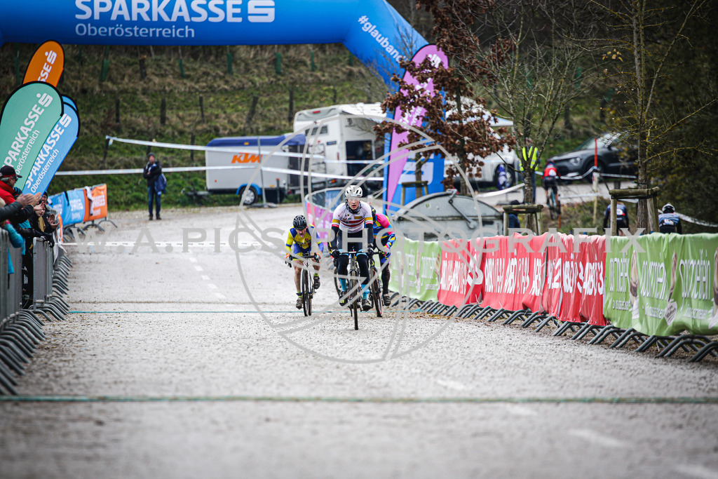 ..... | AUSTRIA, 24.11.24, 3.Radquerfeldein GP um das Sportzentrum Gunskirchen Image shows: Photo: Wapics / Andreas Willdoner