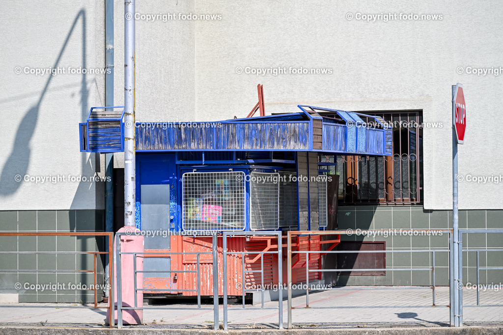 Slowakei_ Trenciansky kraj_ Povazska Bystrica_ 26.08.2024-88 | 26.08.2024, Slowakei, SVK, Trenciansky kraj, Povazska Bystrica, im Bild Stadt in der Nordwestslowakei, Stadtansichten, Gebaeude, Architektur, Turm, Bruecke, Bahnhof, Zentrum, Prior, Kaufhaus, Park, Strassen, Haeuser, Infrastruktur, kommunistische Symbolik, Denkmaeler, Kultur