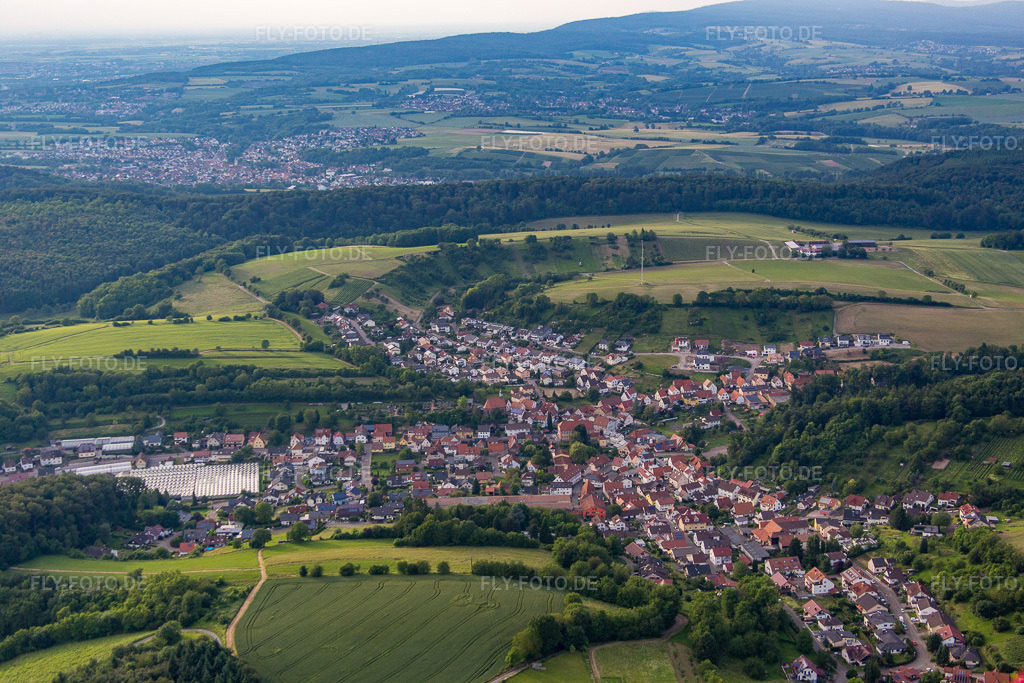 Luftbild: Ortsansicht von Süden im Ortsteil Tairnbach in Mühlhausen im Bundesland Baden-Württemberg in Deutschland. Foto: IMG_089373.jpg vom 10.06.2016 durch Werner Riehm/FLY-FOTO.de
