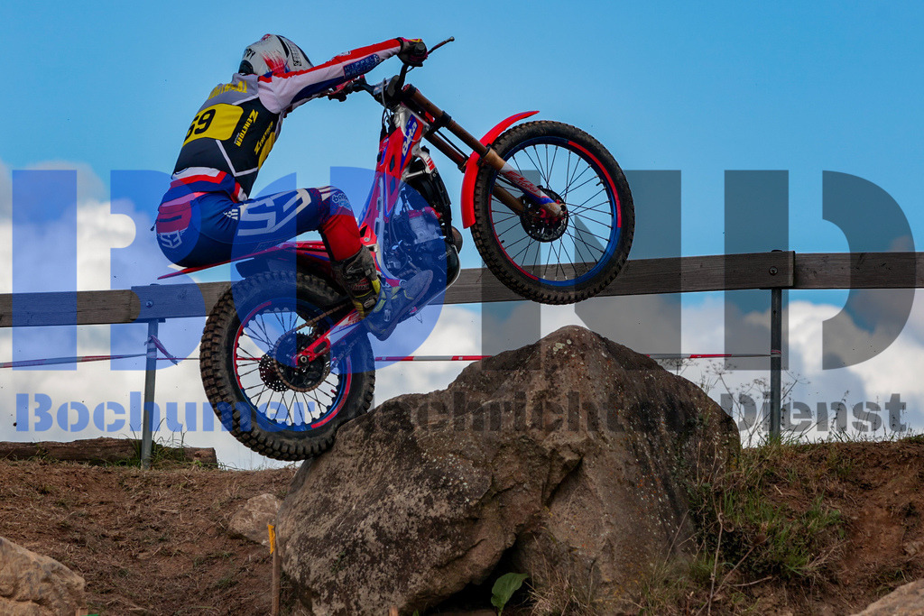 SES_DMTRIA20240929-40 | bond - Realisiert mit Pictrs.com